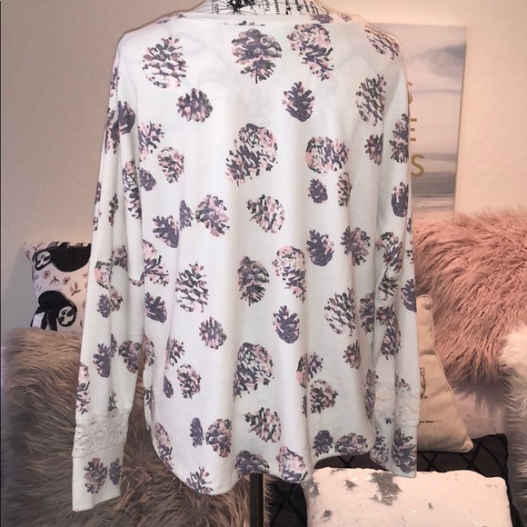 Graphic ‘I Sleigh’ Lounge Wear Pullover - Picture 5 of 6